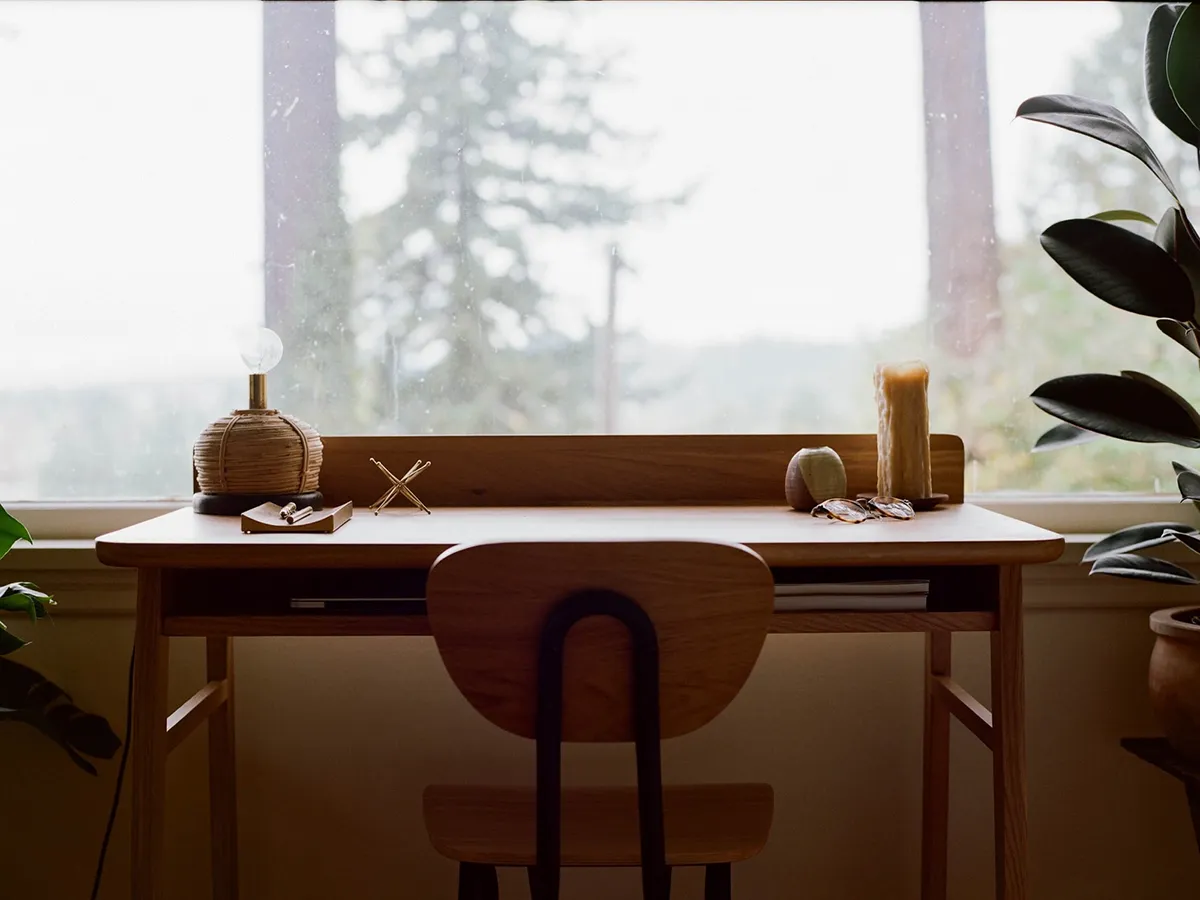 Oak Reader Desk — photo 5